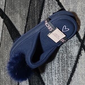 VICTORIA SECRET 2017  EMBROIDERED KNIT POM-POM SLIPPERS